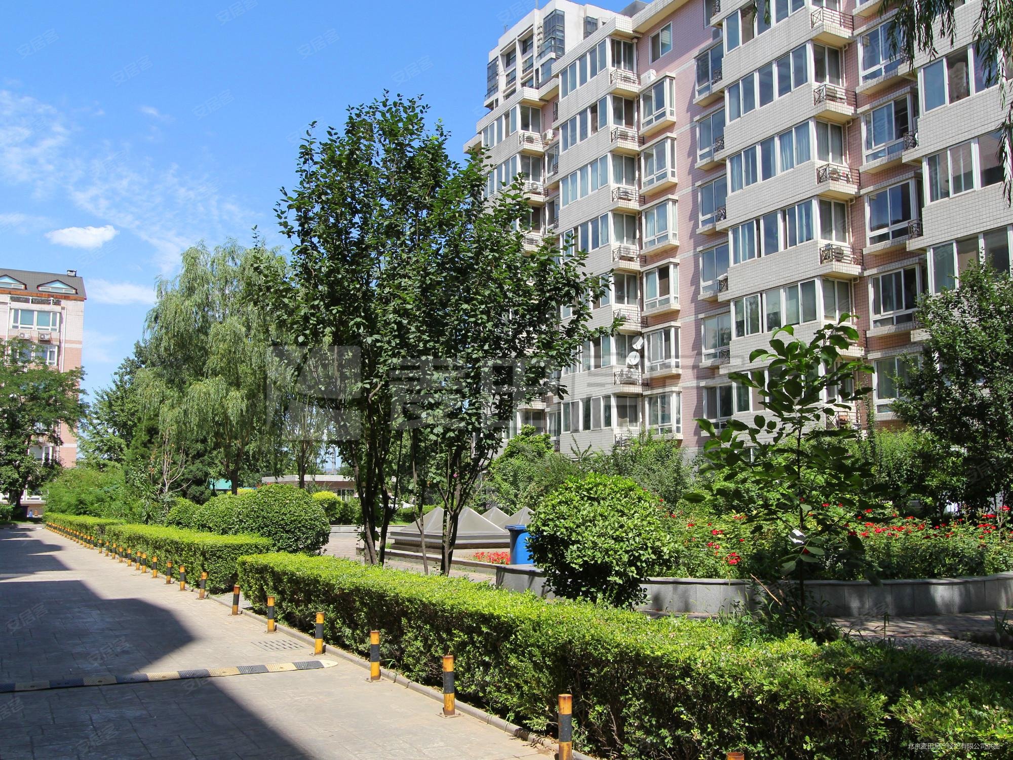 急急急 颐安嘉园一层 豪华装修 户型方正朝向好业主诚售