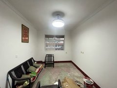 漯河源汇漯河高中实景拍摄，泰山路实验小雪一墙之隔，步梯5楼大三房全新装修出租房源真实图片