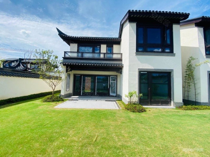 颐和山庄(别墅)4室2厅3卫189.54㎡南北710万