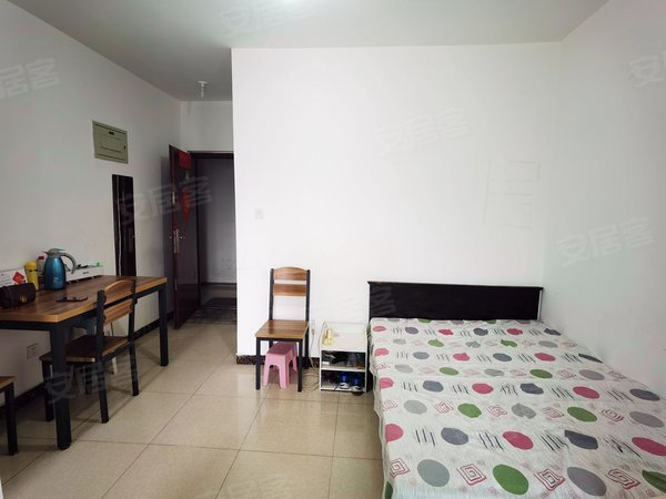 北京门头沟龙泉高家园新区高家园电梯南向一居室 交通便利 干净 家具