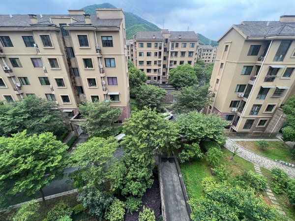 杭州富阳银湖银湖花苑(公寓住宅)六号线出门20米地铁口 1700小一室一