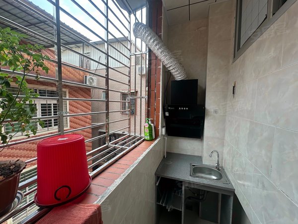 泉州丰泽丰泽街宝德大厦美食街附近 全新精装独厨独卫带飘窗 家具齐全