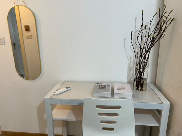 黄石黄石港万达广场华夏城市中心摩尔城对面高层电梯一室一卫落地窗，通风采光俱佳出租房源真实图片