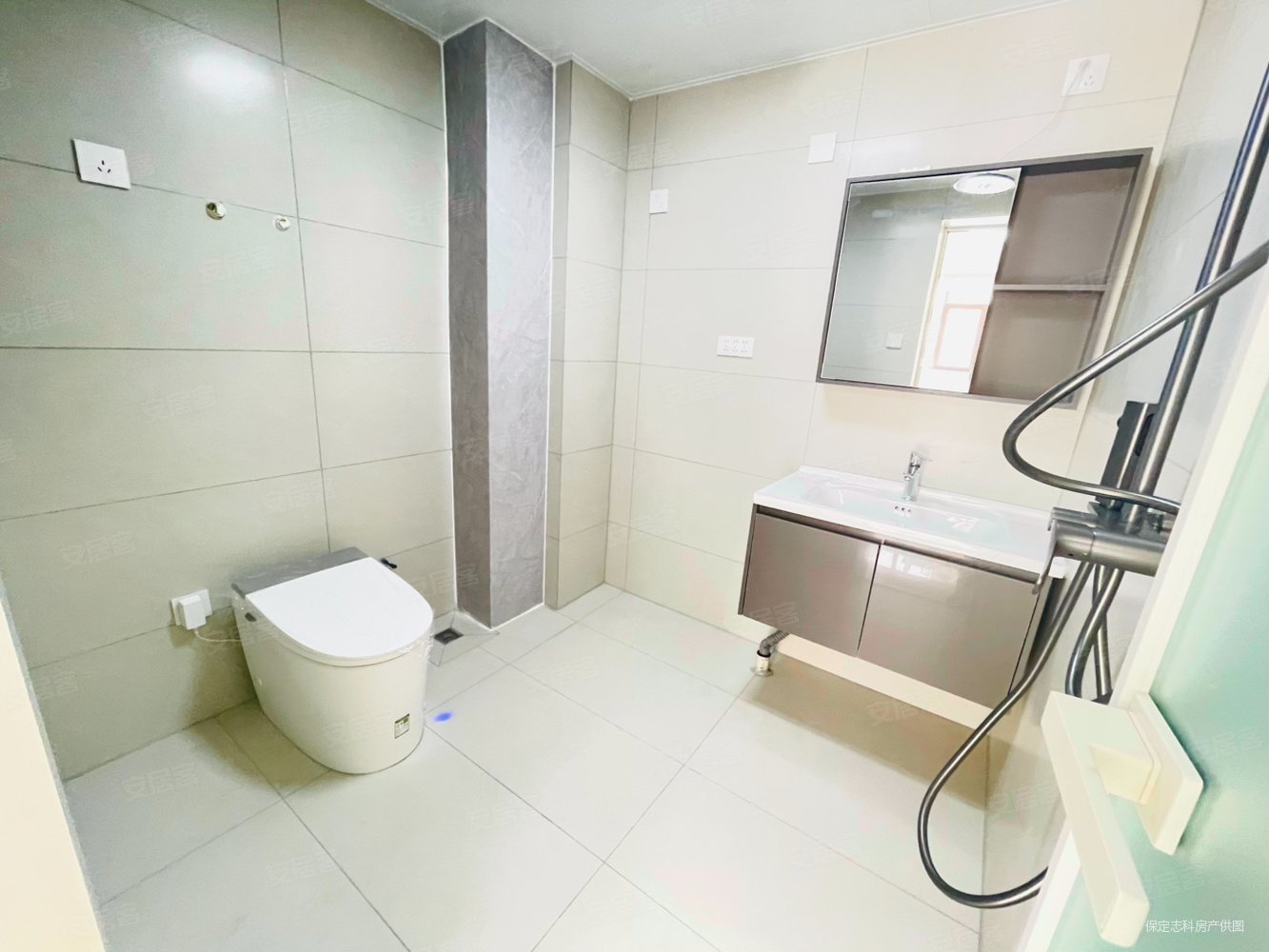 世纪华庭3室2厅2卫152㎡南北119.69万