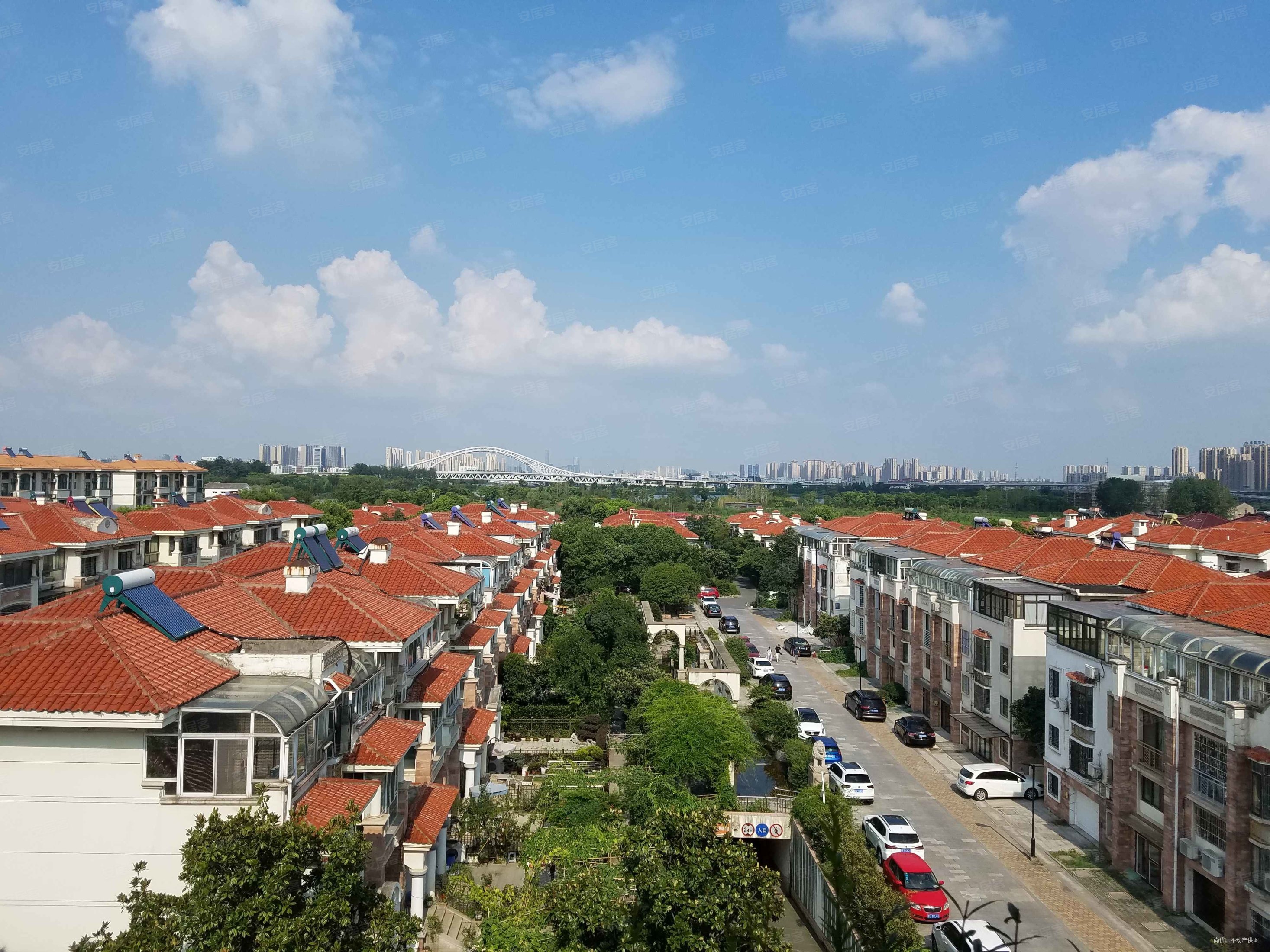 碧水湾花园3室2厅1卫198万6712平方米