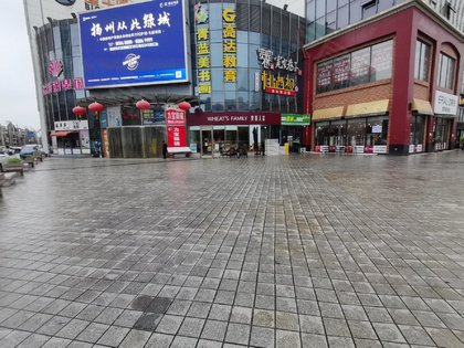 首付需要一半,贷款十年小区不足金阳光开发商,干挂石材,双层隔音玻璃