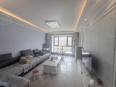 拉萨堆龙德庆拉萨火车站旅游花园两室精装，朝南阳光充足，2200半年付。出租房源真实图片