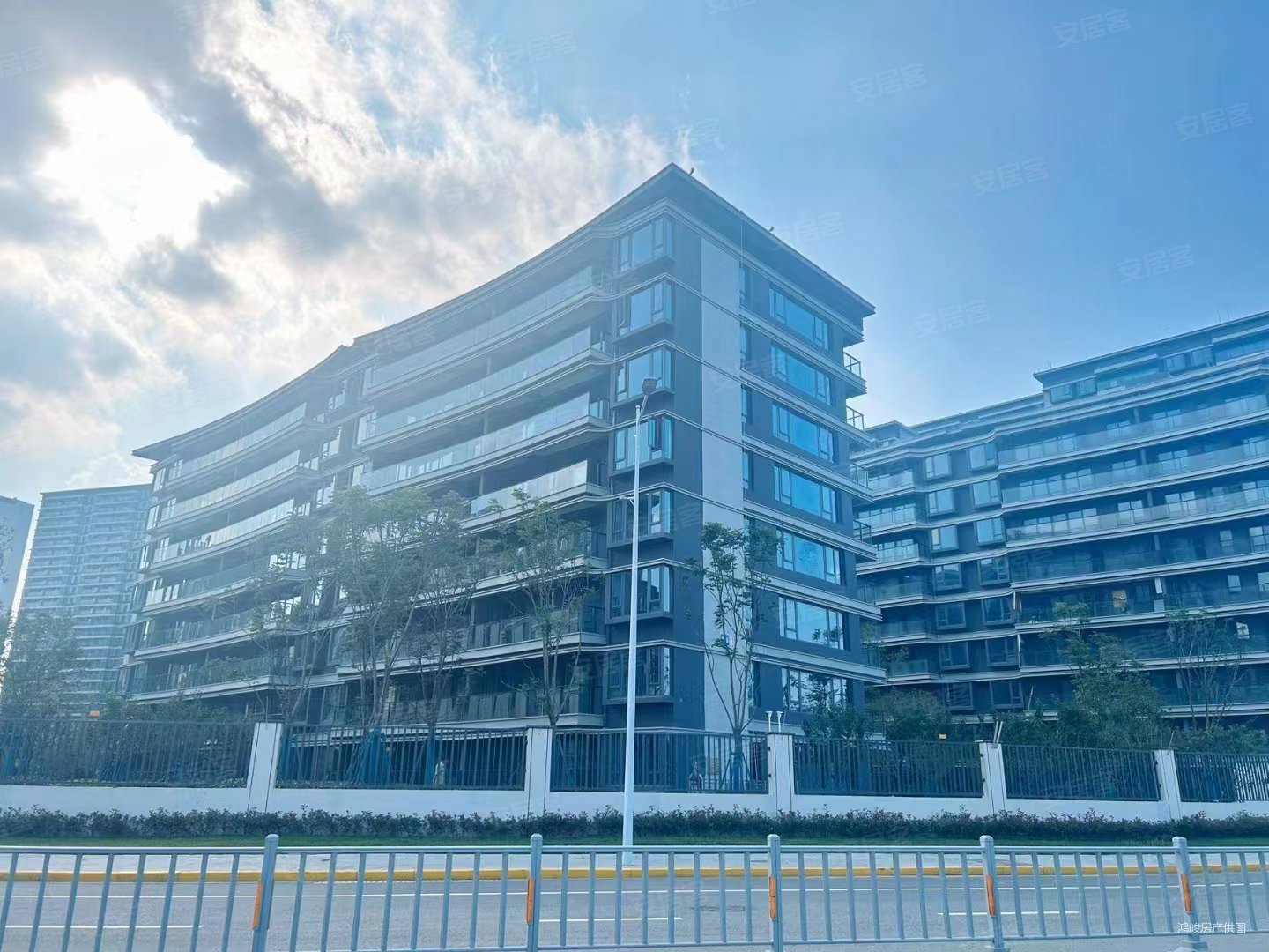 世外旭辉城(二期)3室2厅2卫98㎡南北65.9万