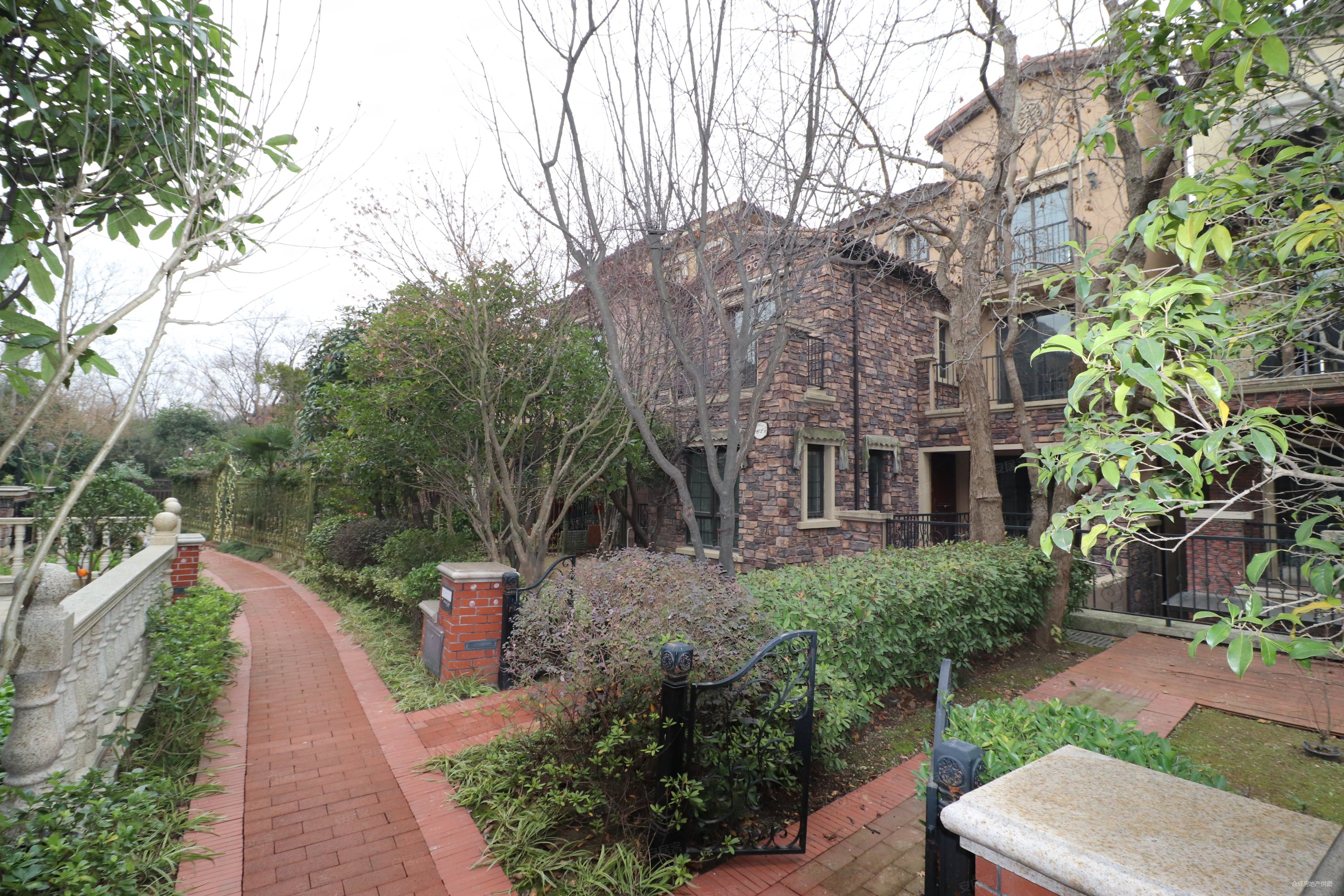 满五无税 龙湖滟澜山独栋 南北通透 6室3厅 诚意出售