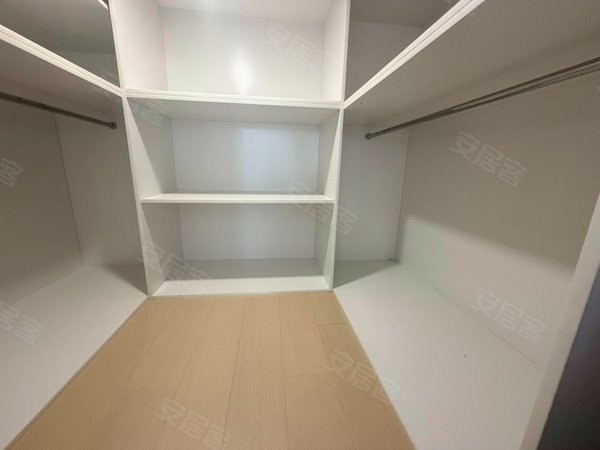 海宁许村镇许村钱塘云湾中心下沙奥莱周边钱塘云湾一室一厅精装修边套出租房源真实图片