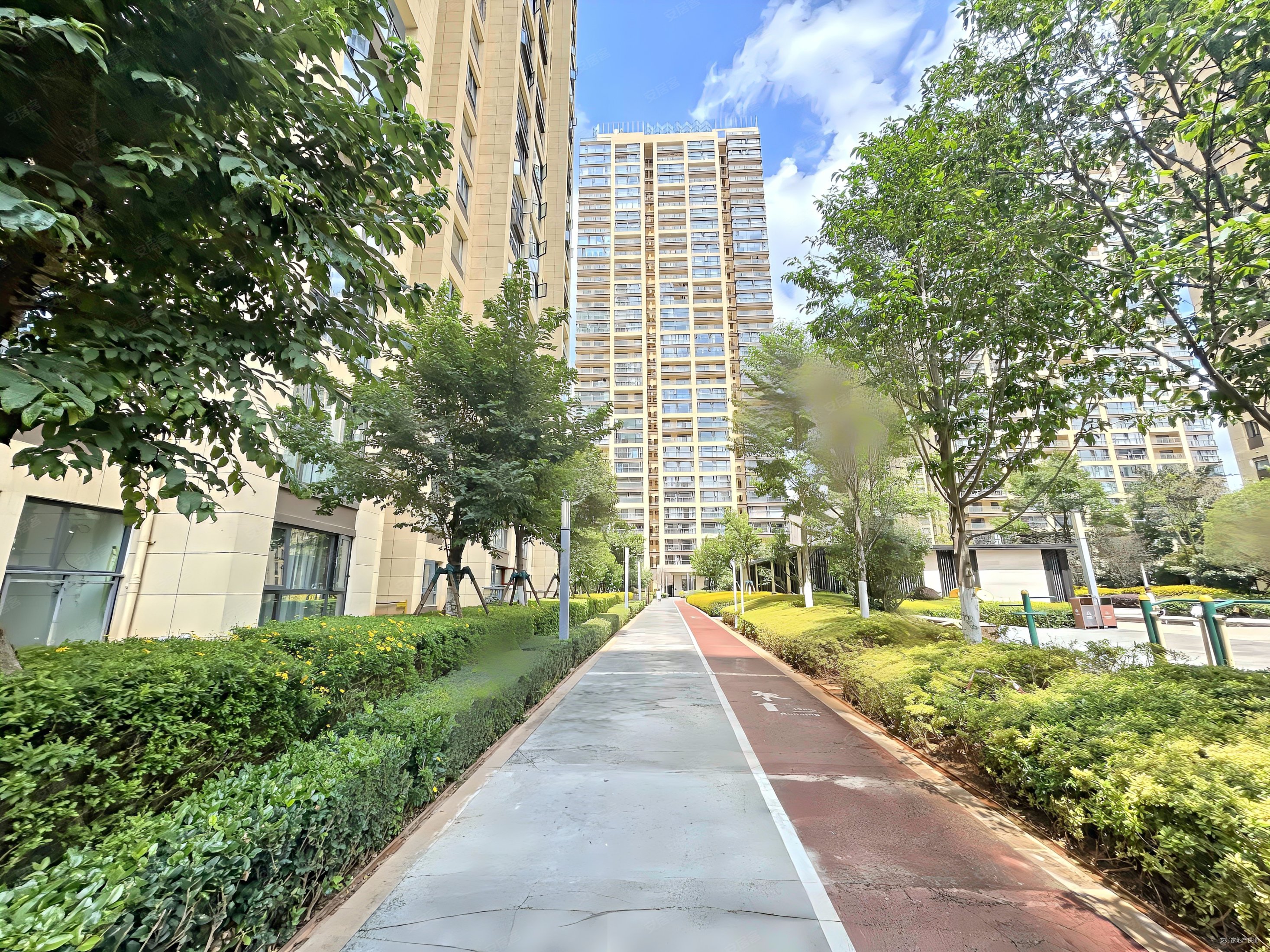 俊发城旁明通林肯公园东南端头实际189平