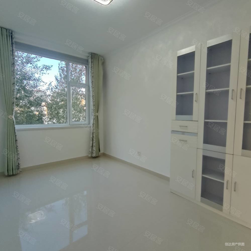 亿嘉名仕3室2厅1卫120㎡南北45万