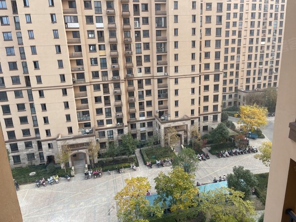 宣城宣州国购广场贝林小区贝林小区 精装修朝南次卧 带阳台 有空调 床