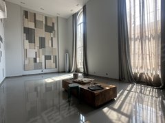 丹东振兴新城区滨江一号联排别墅 精装修 包物业取暖 地下两个车库出租房源真实图片