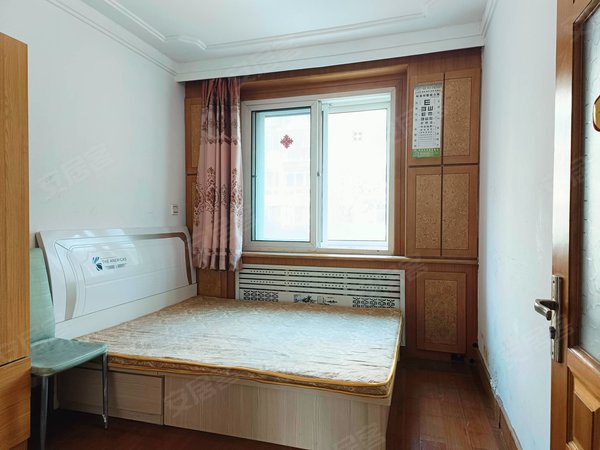 大连甘井子泡崖市场泡崖六区泡崖六区,宇峰小学急租!