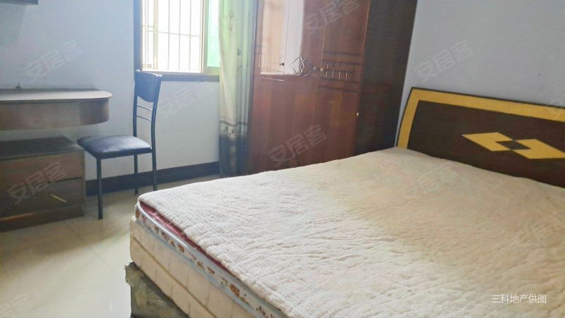 兴华花园,免费停车,有简单家具家电,街面房,出行方便