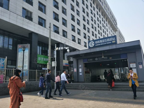 北京海淀定慧寺八里庄路61号院五路居地铁口 玲珑天地大厦旁 八里庄路