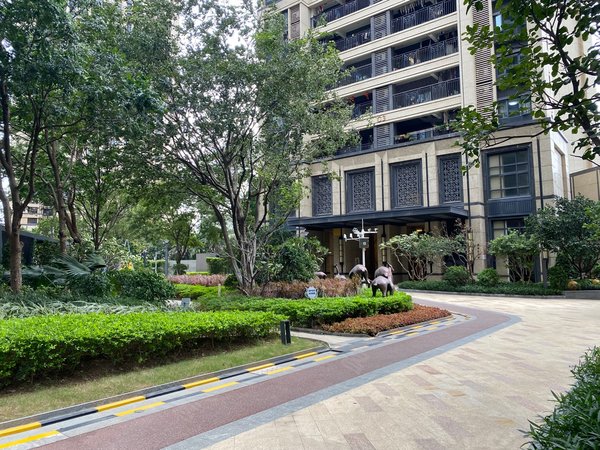 广州荔湾广钢新城中海花湾壹号地铁沿线的电梯两房,家电全齐出租房源