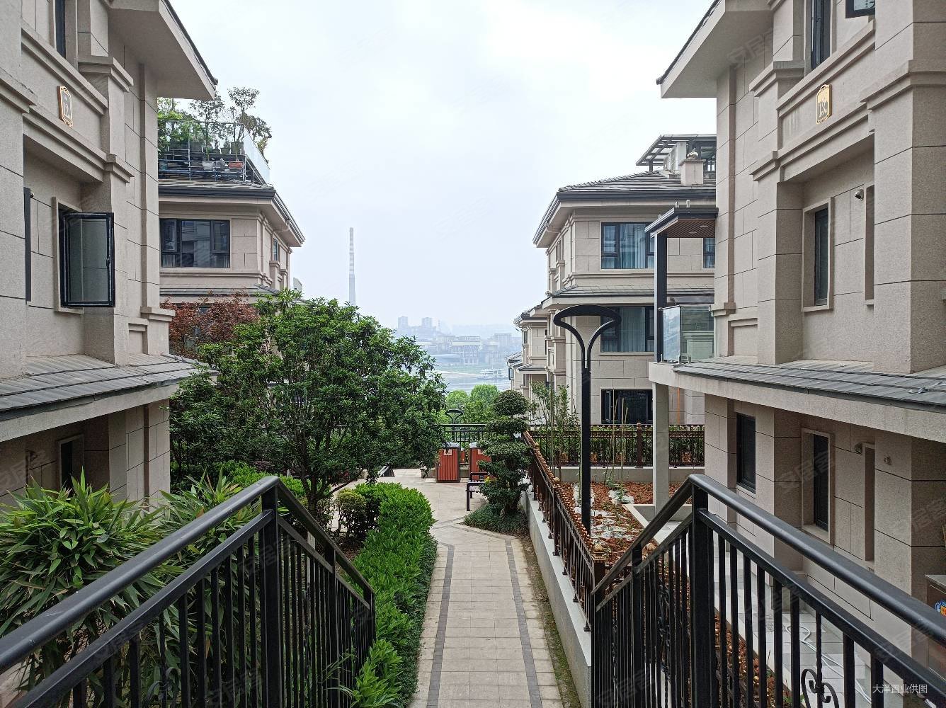 巴滨路大融城旁东邦小悦湾别墅上叠带屋顶花园背靠李家沱
