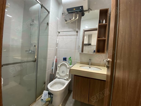 南宁江南江南周边彰泰新旺角业主首租，干净隔音好，价格可谈，随时看房！出租房源真实图片