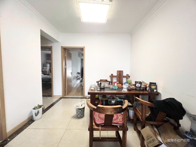 1号线龙眠大道县中旁近江宁医院金九汇对面泥塘新苑电梯房