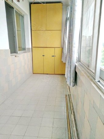 诚意急售,72平凌云小区朝南2房,超大阳台,通透全亮,老证