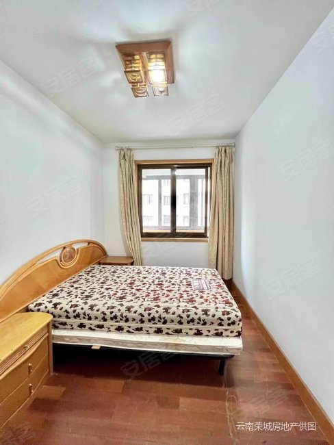 老国贸中心旁 宝海公园边 中装修大4房   3楼 南北通透