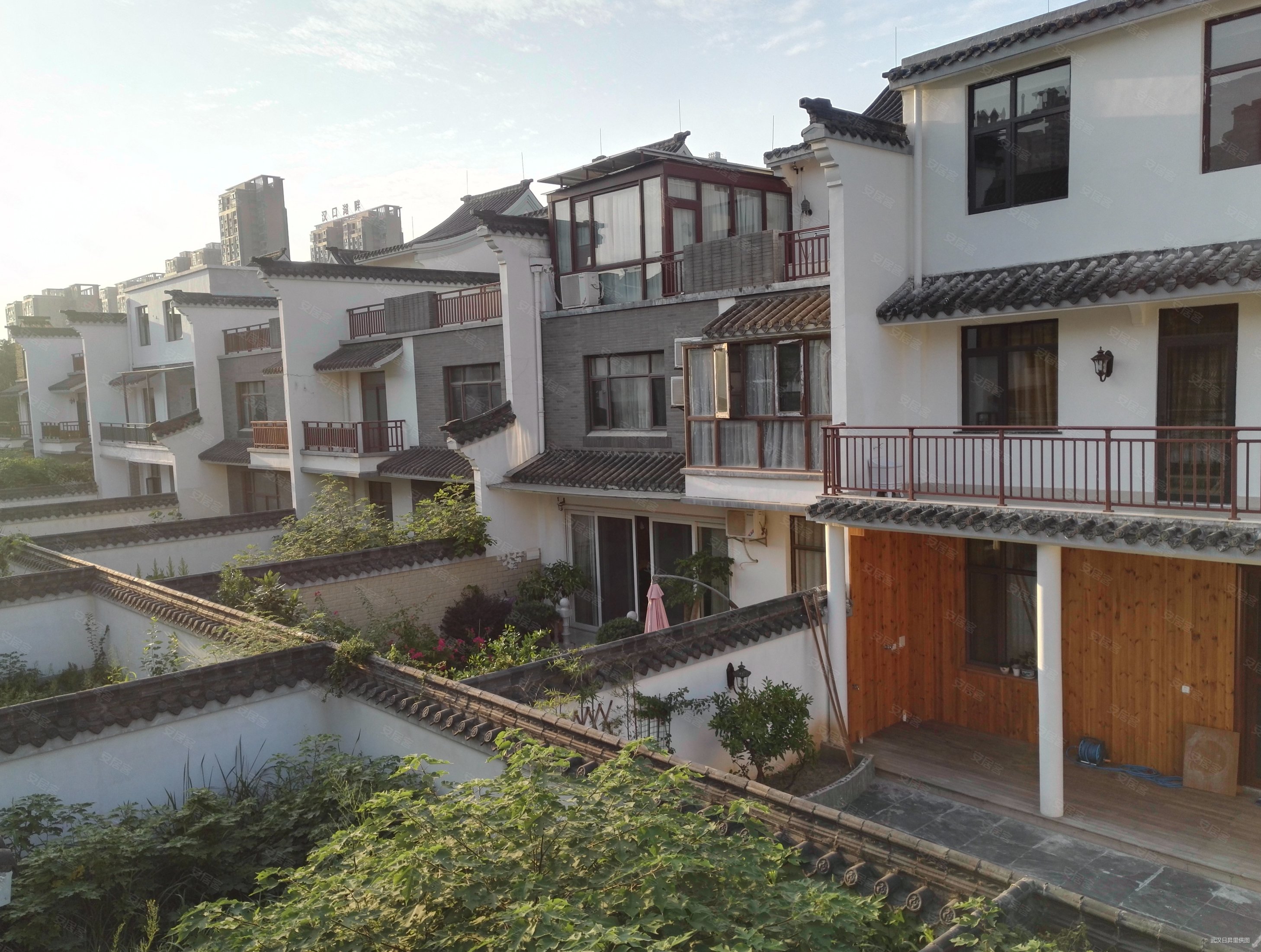 盘龙湾桂苑联排别墅朝南前庭后院中天井前后花园诚心出售