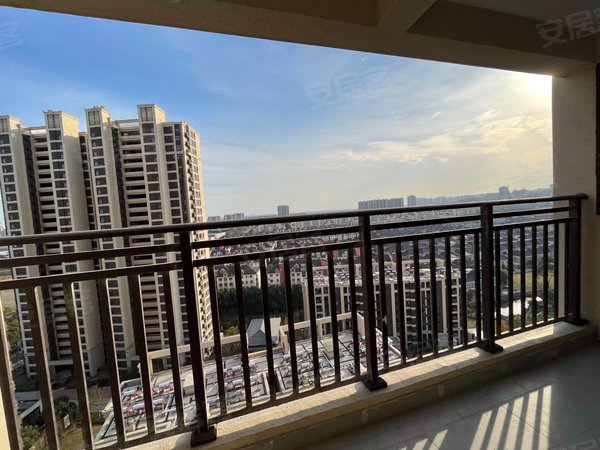 昆山花桥花桥老镇龙光花溪澜园新上龙光花溪澜园 3室2厅1卫 精装修