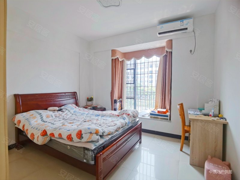 景湖蓝郡二期116平3房东南向230万