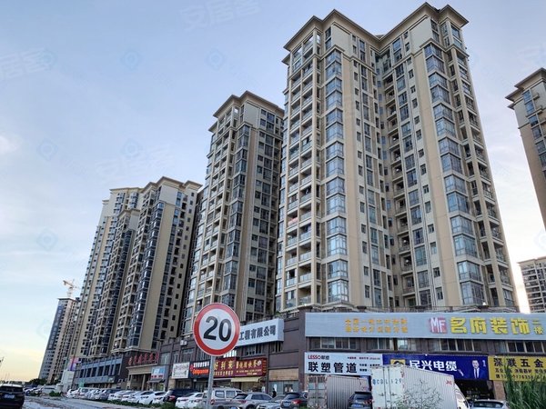 珠海斗门白藤头德昌盛景德昌盛景两房两厅出租,小区旁边就是公交车站