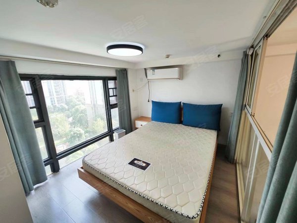 长沙开福湘江世纪城恒大御景半岛(三期)正地铁口精装loft,两个独立