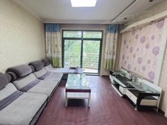 上海花园三室两厅客餐厅户型精装修带家具家电现在对外出租。