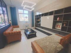 庆阳西峰西峰城区北校！精装三室两厅！家具家电齐全！南北通透采光好！拎包入住！出租房源真实图片