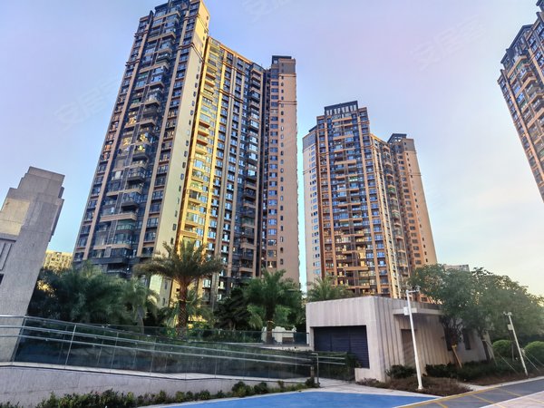 深圳龙岗坂田大族云峰二期地铁口朝南4房精装修拎包入住 急租 随时可