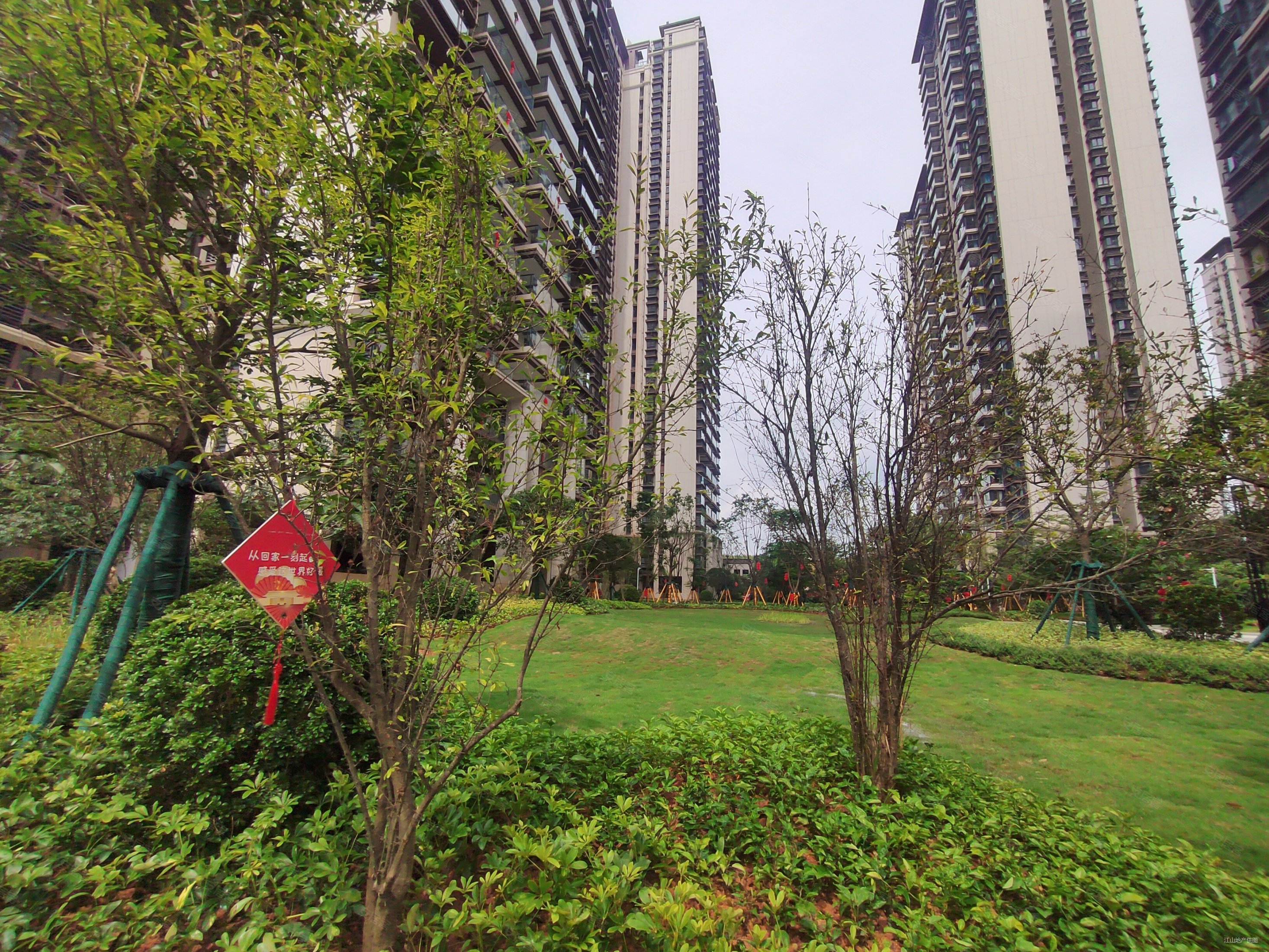 新上急售少7万五象澜庭府精装三房未入住