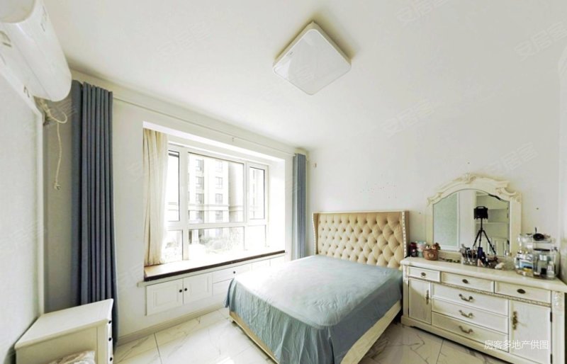 复地湖滨广场 精装4居 电梯洋房 送地库车位 满五  无个税