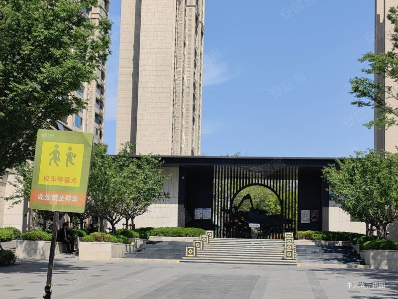 世茂璀璨天城,精装未住155平套四洋房,带南北院子,车位