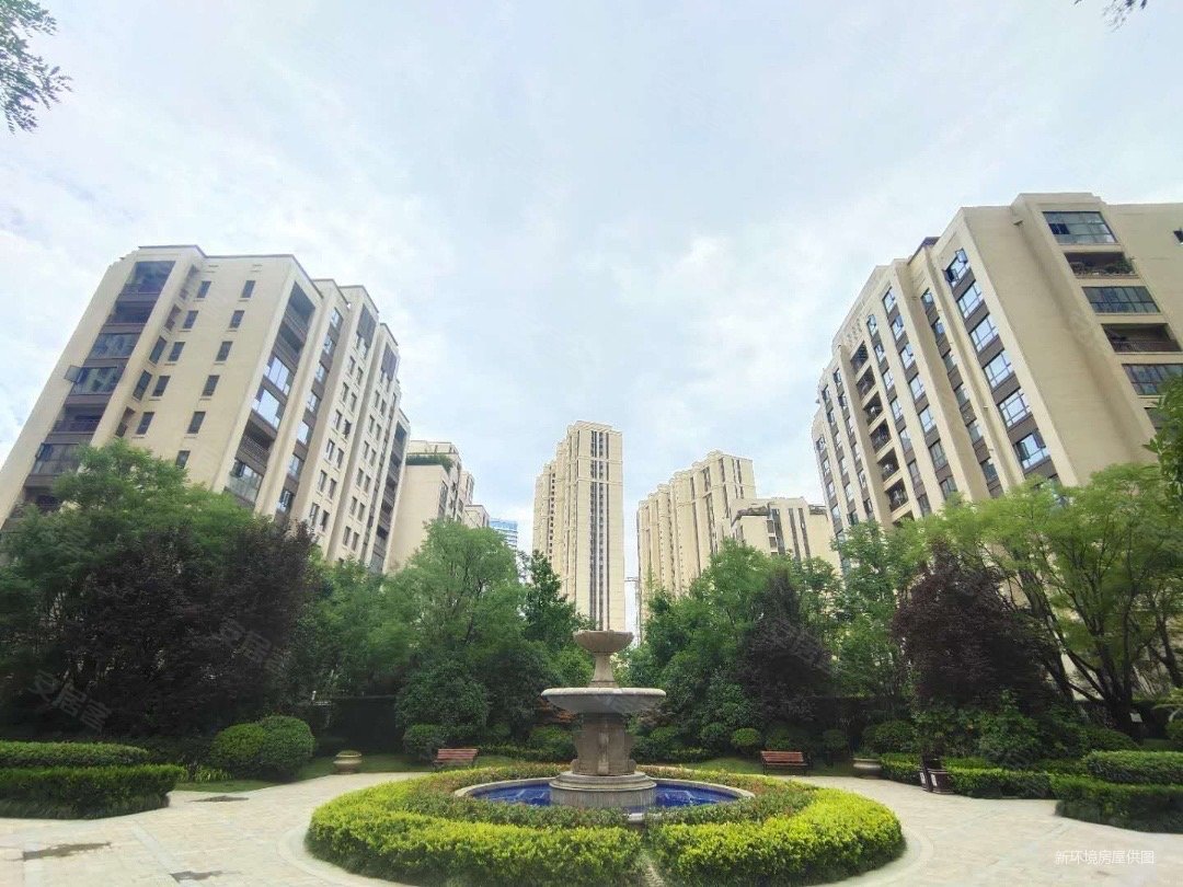 曲江华著中城4室2厅2卫156.19㎡南北415万