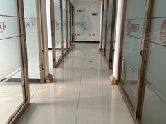 哈尔滨香坊乐松适合大型公司，使用面积220米，楼下有停车场，商场过道乐松出租房源真实图片