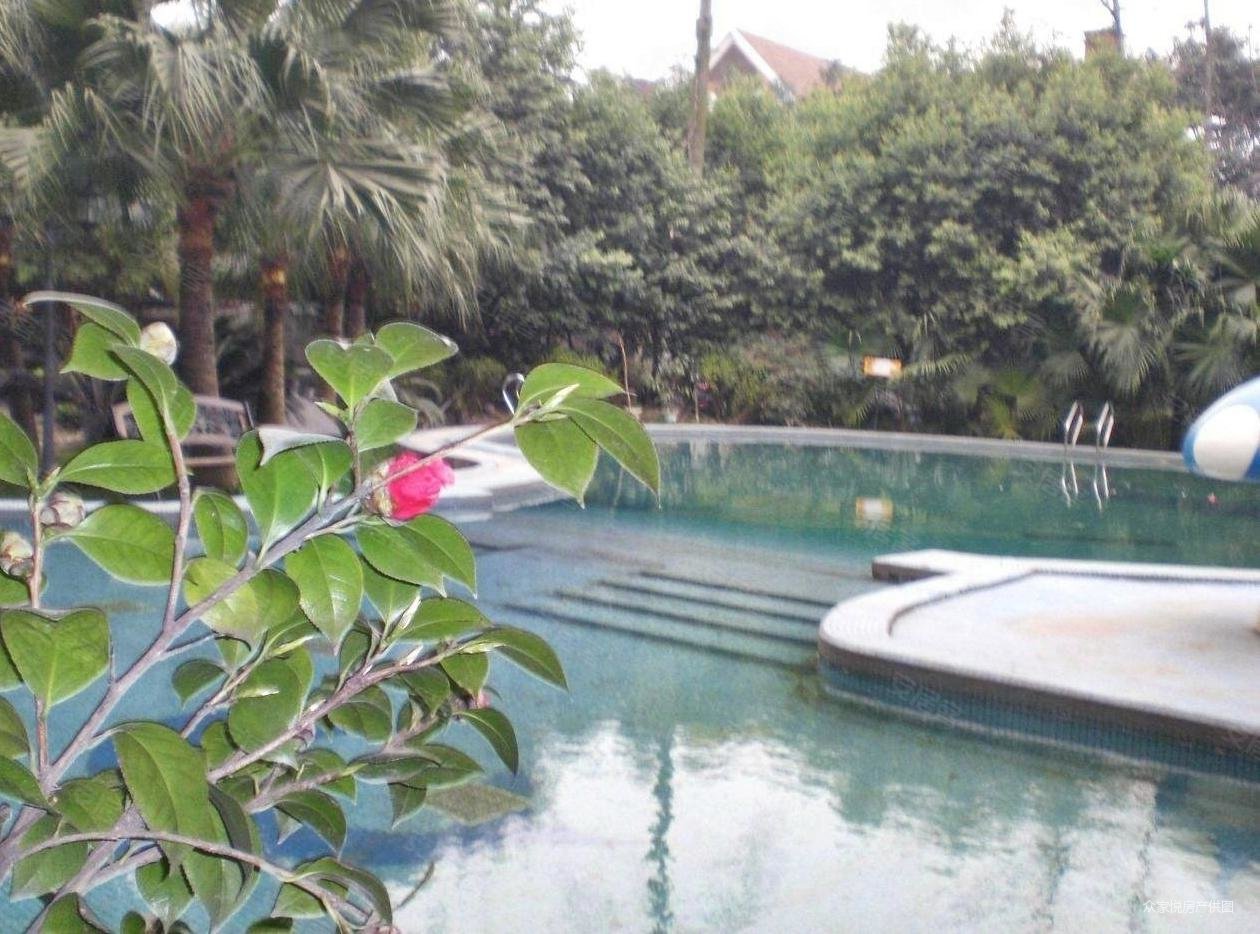 浣花溪山庄4室2厅3卫236.44㎡南760万