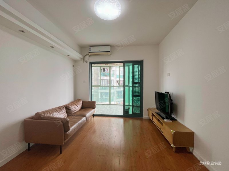 诚心出售 皇御苑(三期) 70平两房  端头位东南向 车位足