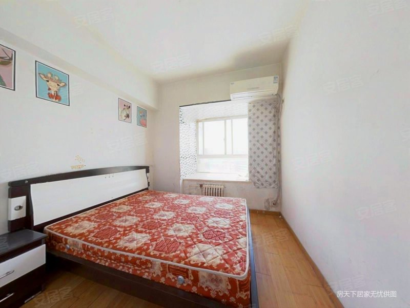 电子正街,小三室配套成熟,证在手满2,圣都大厦二手房,117万,3室1厅,1