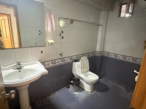 青岛市北长春路城市花园(南区)海泊桥地铁口 振业商厦 海慈医院 台东