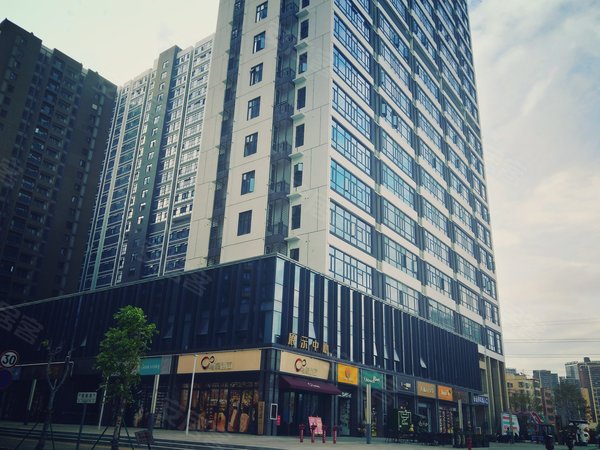 深圳光明光明奥园峯荟光明奥园峯荟2房,诚租2500元,家私齐全,有钥匙