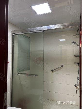 四季花城电梯洋房三室78万出售!