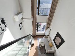 桂林临桂一院两馆彰泰冠臻园精装loft复式公寓，两台空调，朝南采光好，包物业出租房源真实图片