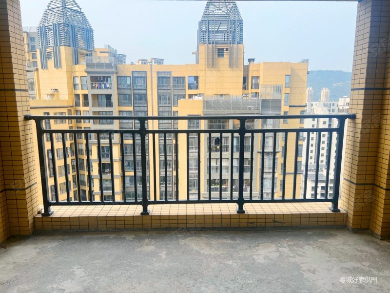 惠阳新圩水岸花山花山小区毛坯高层双阳台大四房