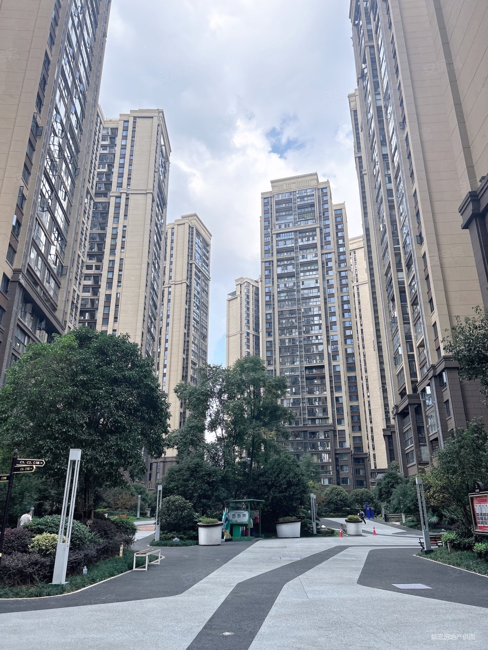 贵阳房产网>贵阳二手房>南明二手房>甘荫塘二手房>保利凤凰湾c区名门>