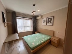 西安经开区凤城五路凤城五路地铁口 赛高街区明珠花园中登广场精装主卧独卫 可月付出租房源真实图片
